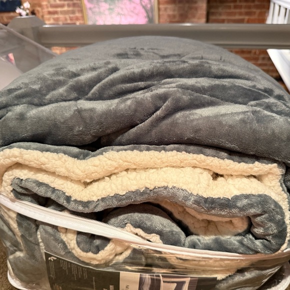 UGG Comforter Set Full/Queen - Picture 3 of 11